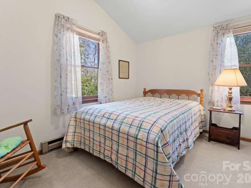 8977 Rose Hollow Avenue, Newland, NC 28657.  MLS# CAR4379990, YatesRealty ID 30482. 