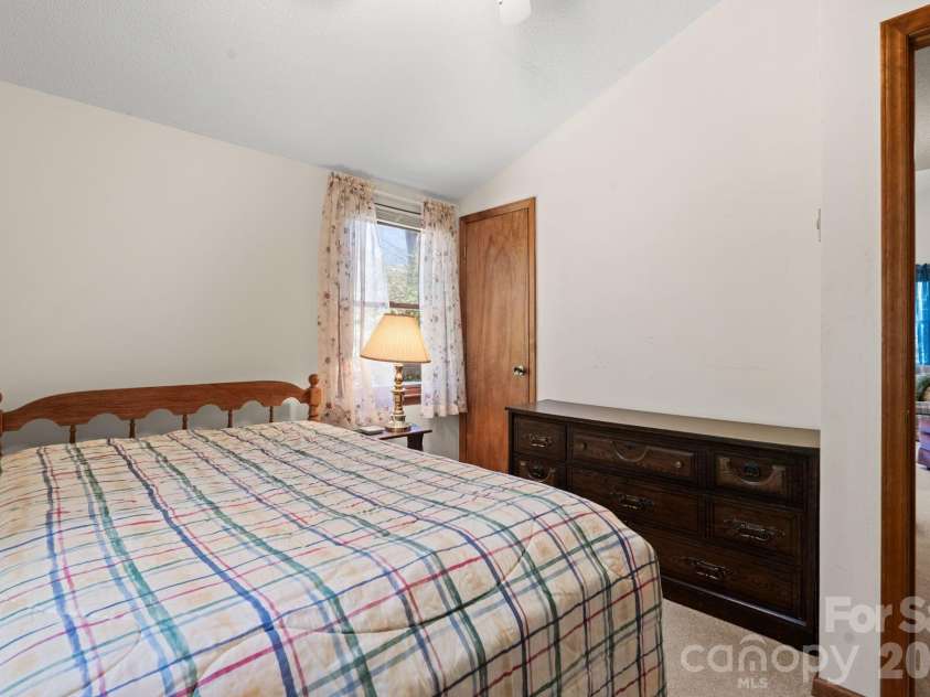 8977 Rose Hollow Avenue, Newland, NC 28657.  MLS# CAR4379990, YatesRealty ID 30482. 