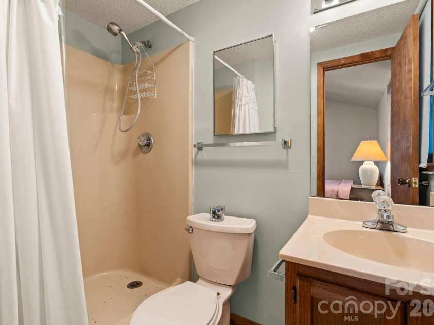 8977 Rose Hollow Avenue, Newland, NC 28657.  MLS# CAR4379990, YatesRealty ID 30482. 