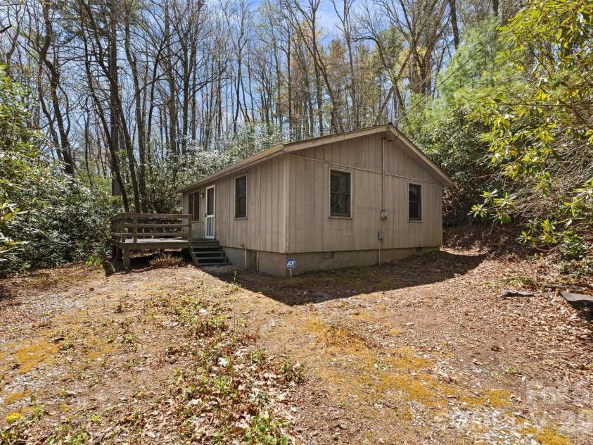 8977 Rose Hollow Avenue, Newland, NC 28657.  MLS# CAR4379990, YatesRealty ID 30482. 