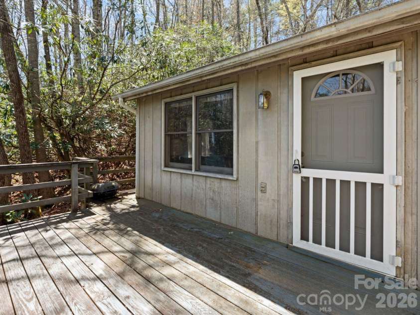 8977 Rose Hollow Avenue, Newland, NC 28657.  MLS# CAR4379990, YatesRealty ID 30482. 