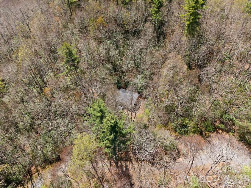 8977 Rose Hollow Avenue, Newland, NC 28657.  MLS# CAR4379990, YatesRealty ID 30482. 