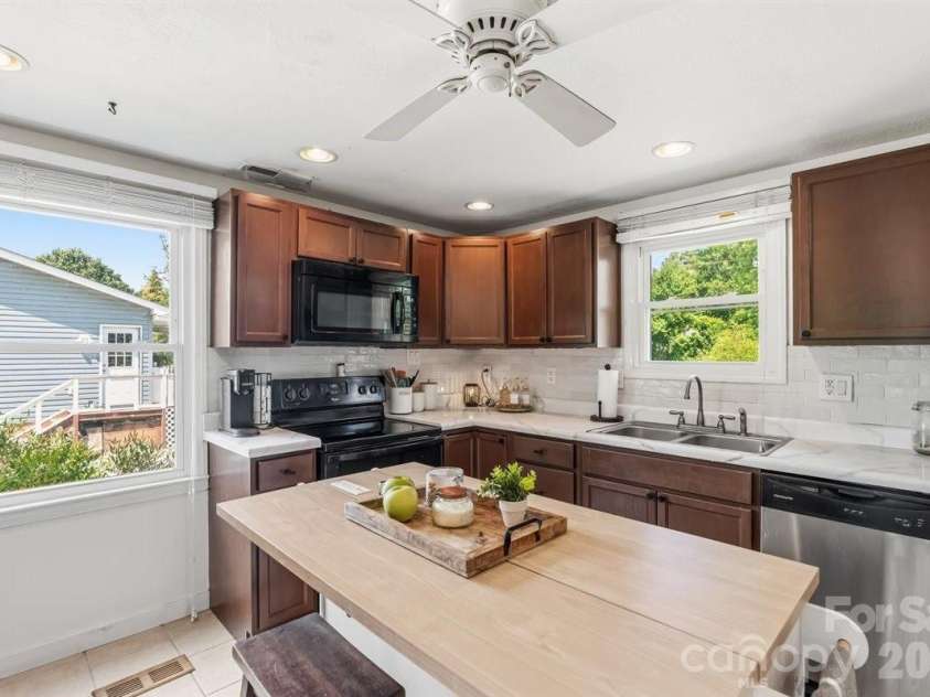 1177 Runway Drive, Hendersonville, NC 28792.  MLS# CAR4381042, YatesRealty ID 30483. 