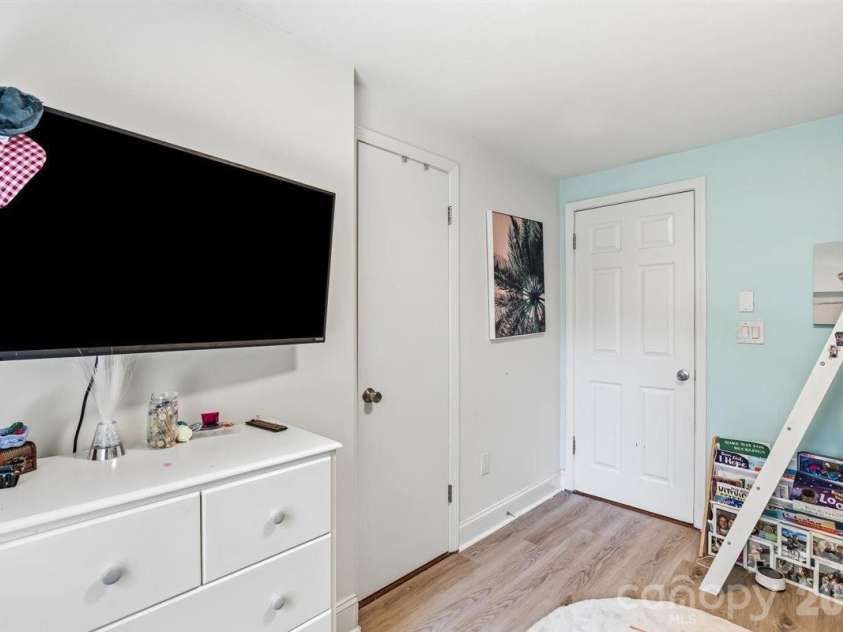1177 Runway Drive, Hendersonville, NC 28792.  MLS# CAR4381042, YatesRealty ID 30483. 