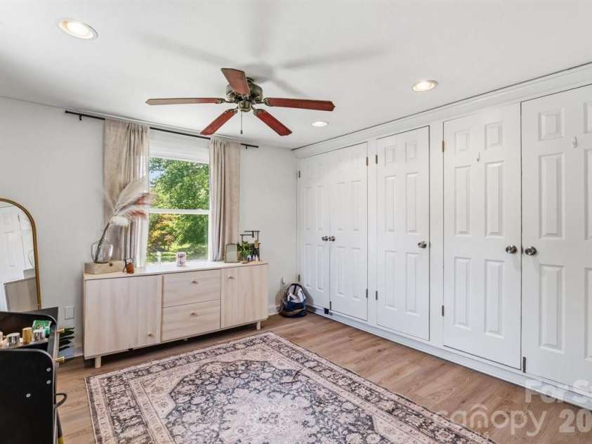 1177 Runway Drive, Hendersonville, NC 28792.  MLS# CAR4381042, YatesRealty ID 30483. 