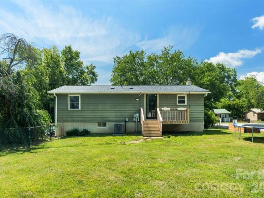 1177 Runway Drive, Hendersonville, NC 28792.  MLS# CAR4381042, YatesRealty ID 30483. 