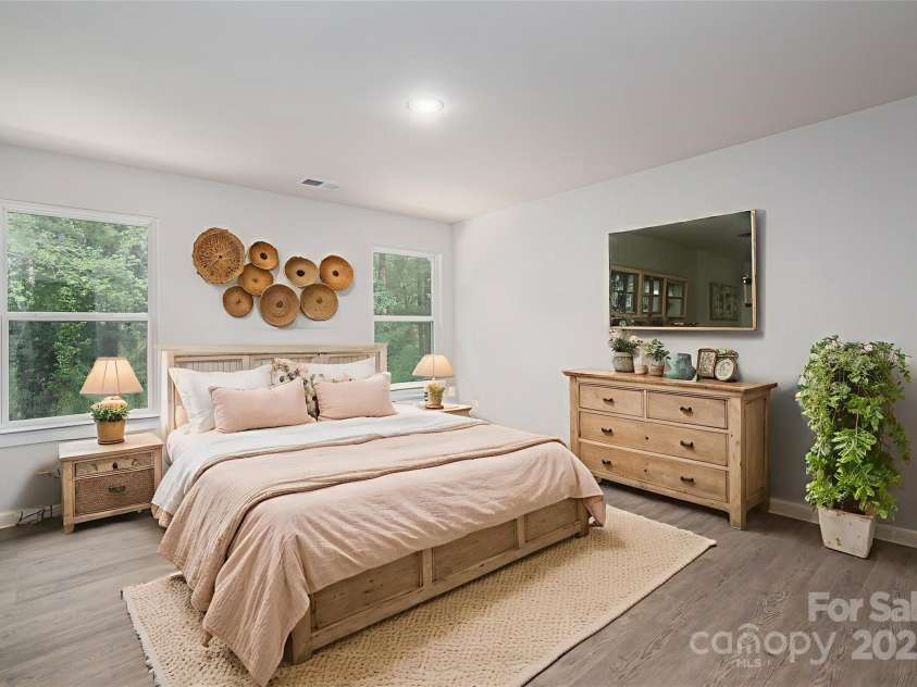 1951 32nd Street, Hickory, NC 28601.  MLS# CAR4280609, YatesRealty ID 30483. 