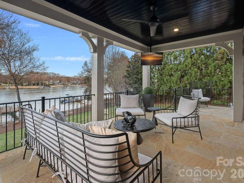 101 Longfellow Lane, Mooresville, NC 28117.  MLS# CAR4401634, YatesRealty ID 30485. 