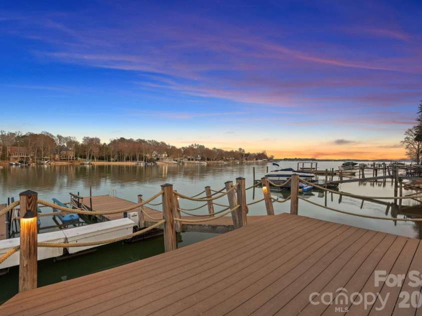 101 Longfellow Lane, Mooresville, NC 28117.  MLS# CAR4401634, YatesRealty ID 30485. 