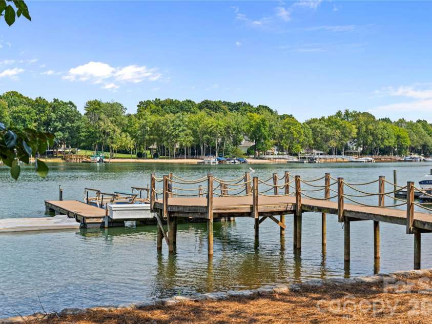 101 Longfellow Lane, Mooresville, NC 28117.  MLS# CAR4401634, YatesRealty ID 30485. 
