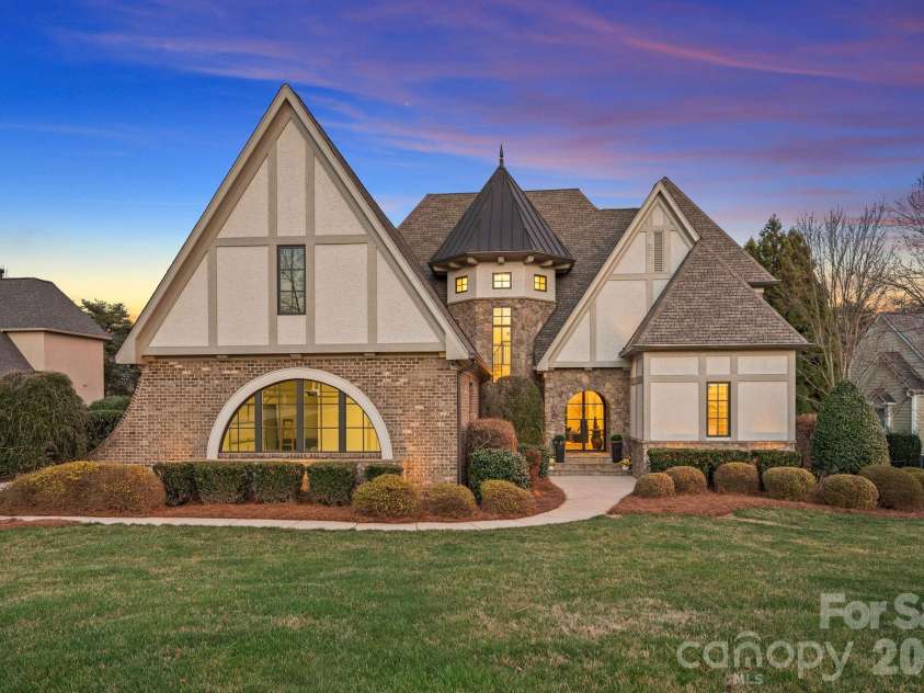 101 Longfellow Lane, Mooresville, NC 28117.  MLS# CAR4401634, YatesRealty ID 30485. 