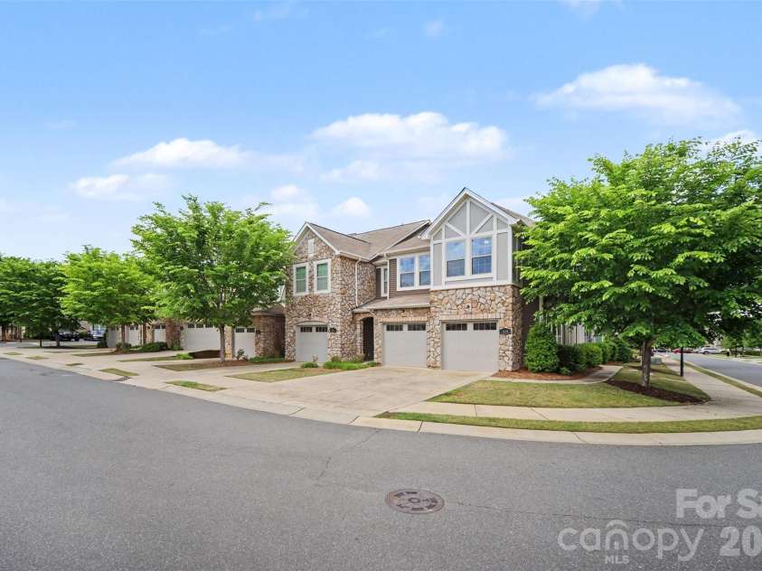 1029 Archibald Avenue, Fort Mill, SC 29708.  MLS# CAR4377512, YatesRealty ID 30486. Oversized 2-car Garage side view