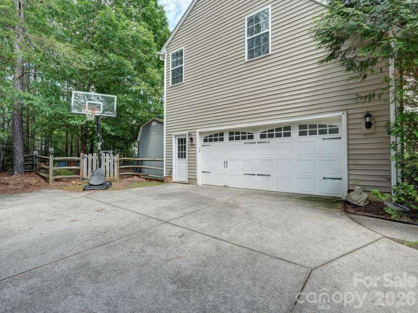 305 Hydrangea Drive, Clover, SC 29710.  MLS# CAR4388289, YatesRealty ID 30487. 