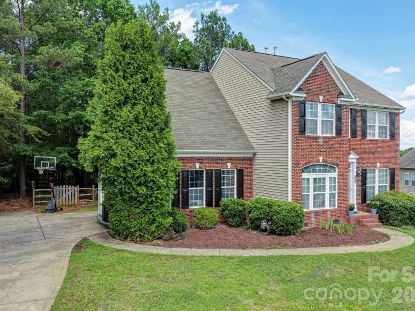 305 Hydrangea Drive, Clover, SC 29710.  MLS# CAR4388289, YatesRealty ID 30487. 