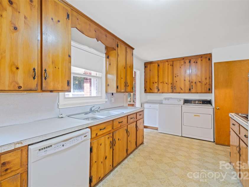 527 Park Drive, Monroe, NC 28112.  MLS# CAR4287663, YatesRealty ID 30487. 