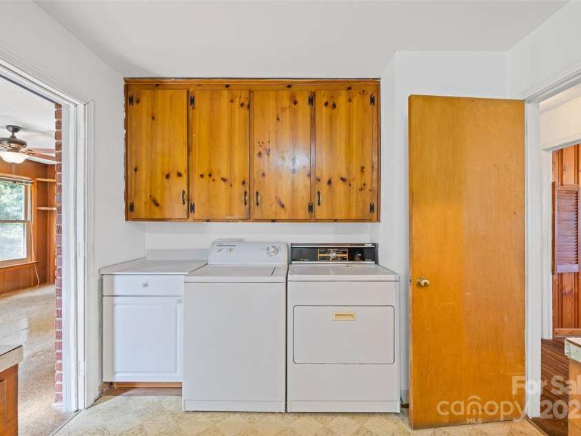 527 Park Drive, Monroe, NC 28112.  MLS# CAR4287663, YatesRealty ID 30487. 