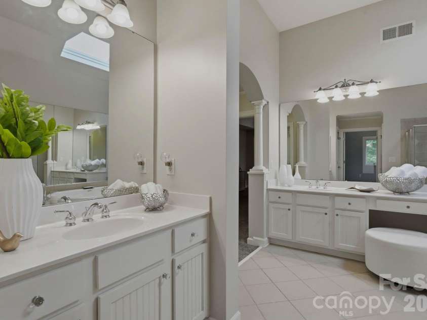 1107 Doverstone Court, Matthews, NC 28104.  MLS# CAR4383935, YatesRealty ID 30488. 