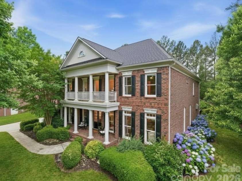 1107 Doverstone Court, Matthews, NC 28104.  MLS# CAR4383935, YatesRealty ID 30488. 