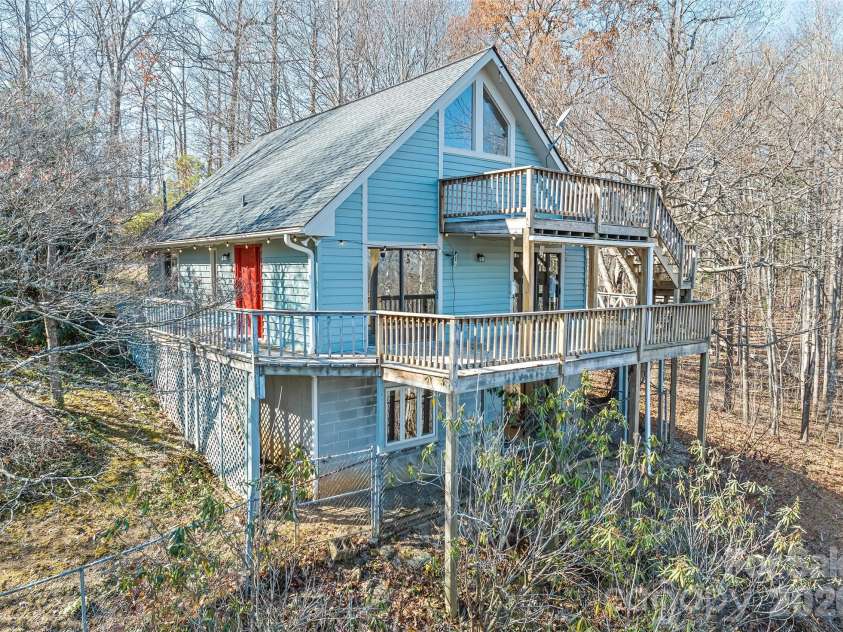 1350 Davis Mountain Road, Hendersonville, NC 28739.  MLS# CAR4322768, YatesRealty ID 30489. 
