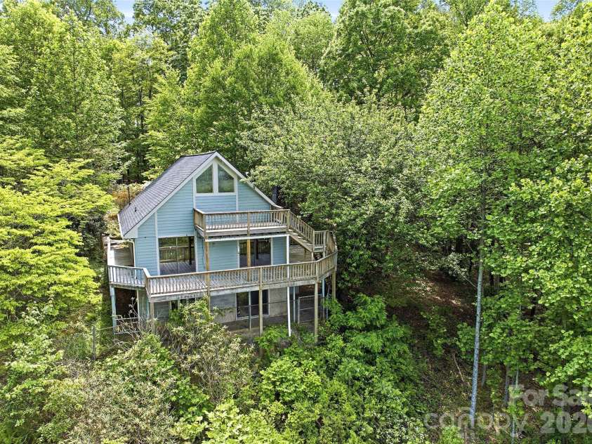 1350 Davis Mountain Road, Hendersonville, NC 28739.  MLS# CAR4322768, YatesRealty ID 30489. 
