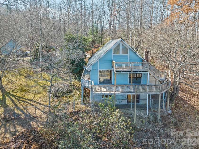 1350 Davis Mountain Road, Hendersonville, NC 28739.  MLS# CAR4322768, YatesRealty ID 30489. 