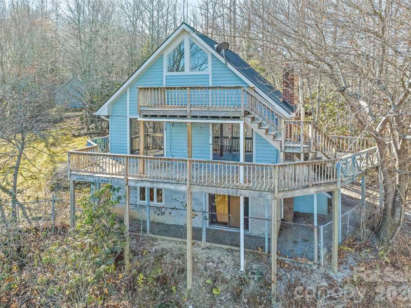1350 Davis Mountain Road, Hendersonville, NC 28739.  MLS# CAR4322768, YatesRealty ID 30489. 