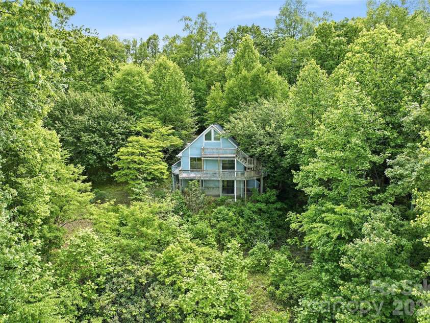 1350 Davis Mountain Road, Hendersonville, NC 28739.  MLS# CAR4322768, YatesRealty ID 30489. 