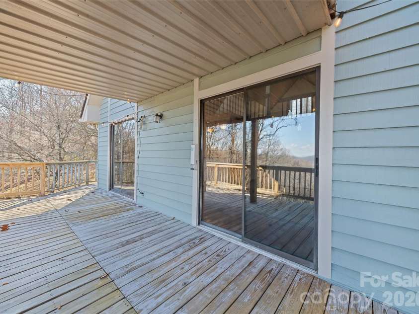 1350 Davis Mountain Road, Hendersonville, NC 28739.  MLS# CAR4322768, YatesRealty ID 30489. 