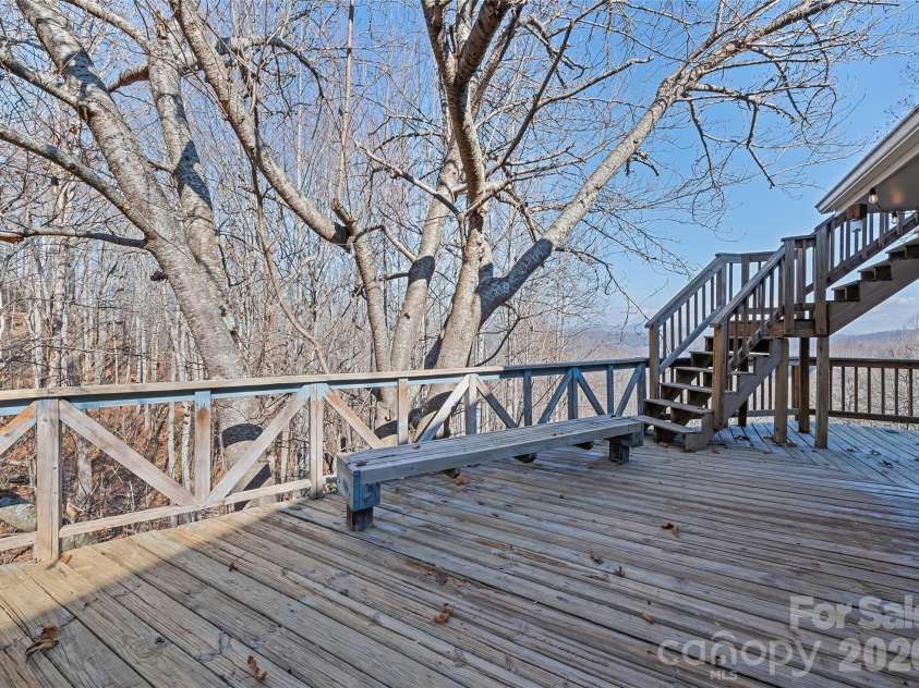 1350 Davis Mountain Road, Hendersonville, NC 28739.  MLS# CAR4322768, YatesRealty ID 30489. 