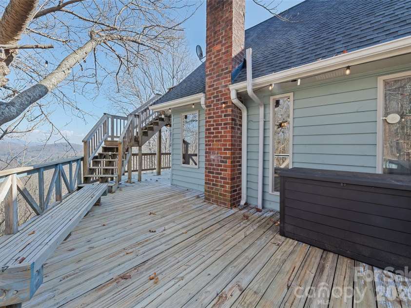 1350 Davis Mountain Road, Hendersonville, NC 28739.  MLS# CAR4322768, YatesRealty ID 30489. 
