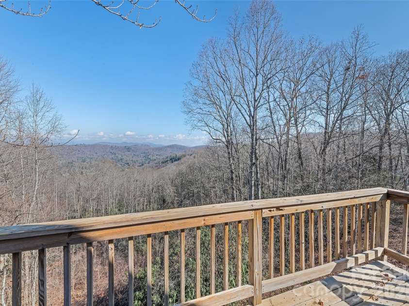 1350 Davis Mountain Road, Hendersonville, NC 28739.  MLS# CAR4322768, YatesRealty ID 30489. 