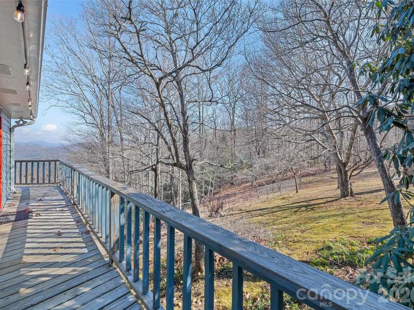 1350 Davis Mountain Road, Hendersonville, NC 28739.  MLS# CAR4322768, YatesRealty ID 30489. 