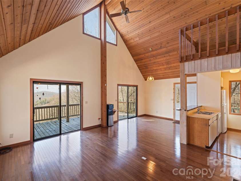 1350 Davis Mountain Road, Hendersonville, NC 28739.  MLS# CAR4322768, YatesRealty ID 30489. 