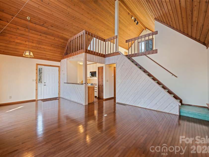 1350 Davis Mountain Road, Hendersonville, NC 28739.  MLS# CAR4322768, YatesRealty ID 30489. 