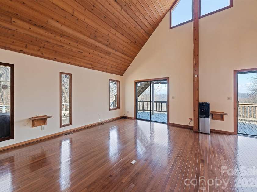 1350 Davis Mountain Road, Hendersonville, NC 28739.  MLS# CAR4322768, YatesRealty ID 30489. 