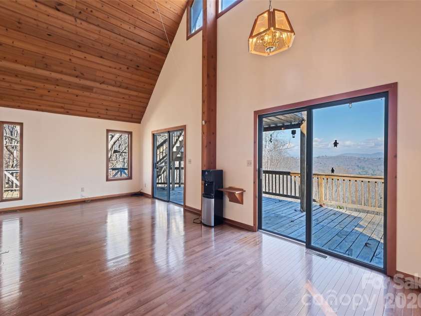 1350 Davis Mountain Road, Hendersonville, NC 28739.  MLS# CAR4322768, YatesRealty ID 30489. 