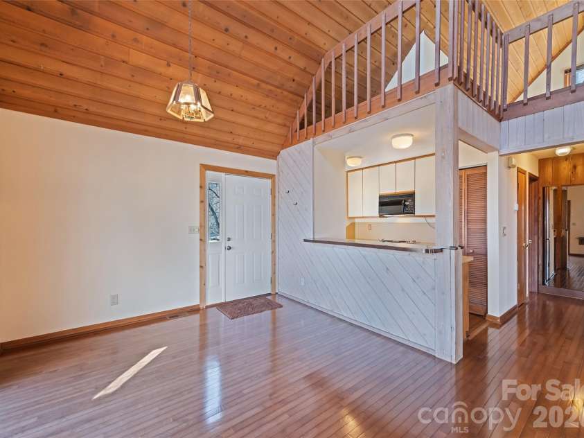 1350 Davis Mountain Road, Hendersonville, NC 28739.  MLS# CAR4322768, YatesRealty ID 30489. 