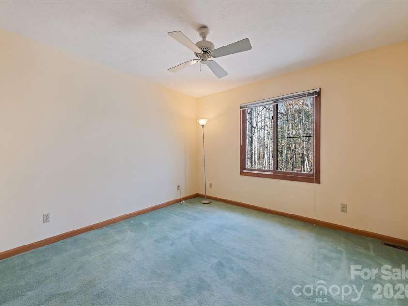 1350 Davis Mountain Road, Hendersonville, NC 28739.  MLS# CAR4322768, YatesRealty ID 30489. 