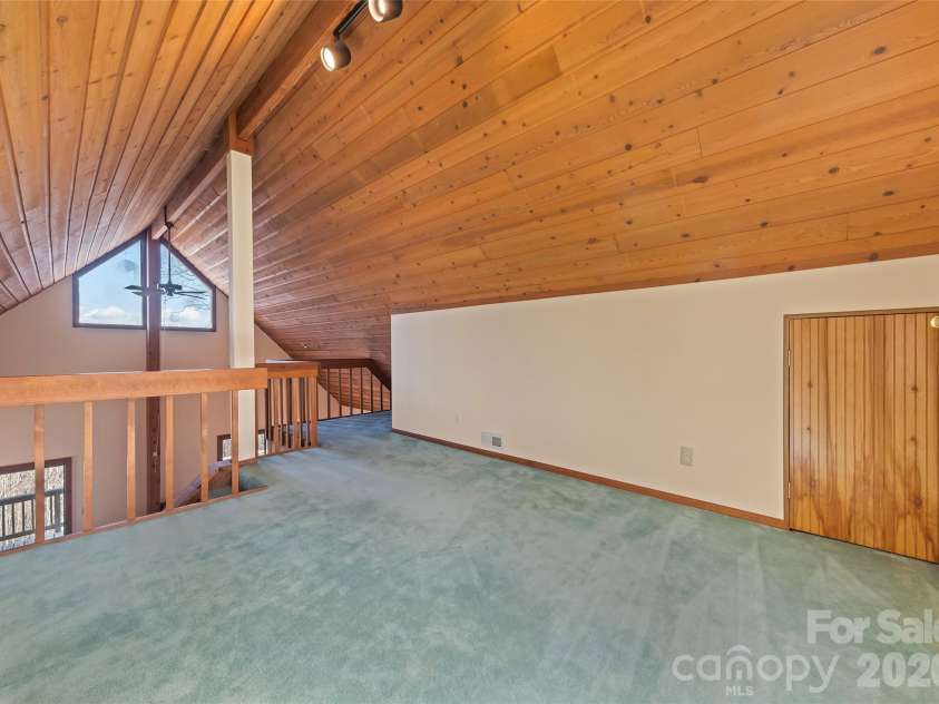 1350 Davis Mountain Road, Hendersonville, NC 28739.  MLS# CAR4322768, YatesRealty ID 30489. 