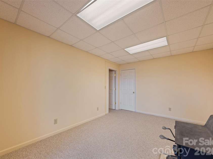 1350 Davis Mountain Road, Hendersonville, NC 28739.  MLS# CAR4322768, YatesRealty ID 30489. 
