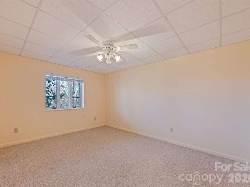 1350 Davis Mountain Road, Hendersonville, NC 28739.  MLS# CAR4322768, YatesRealty ID 30489. 