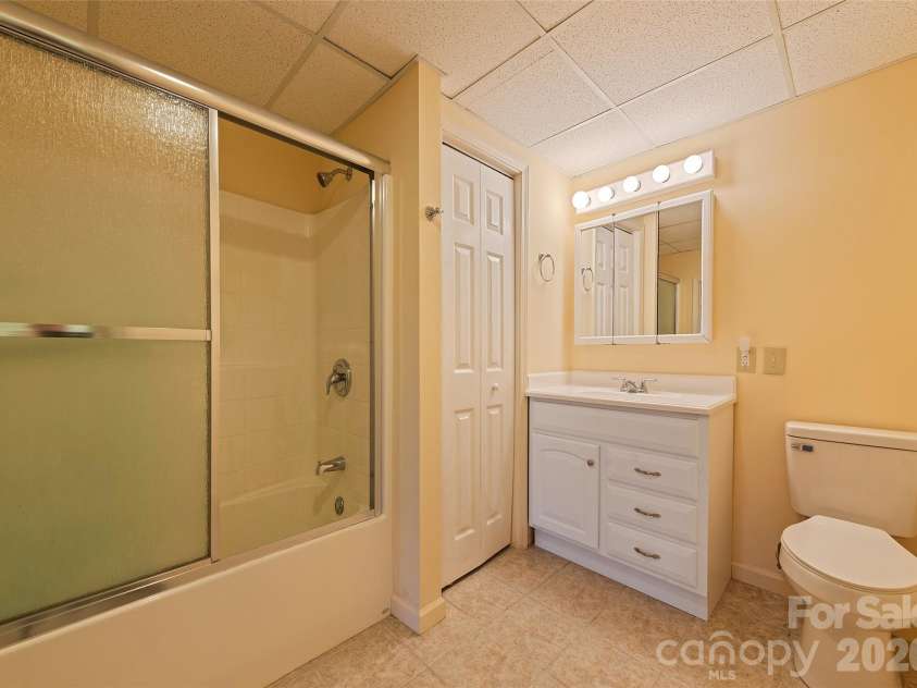 1350 Davis Mountain Road, Hendersonville, NC 28739.  MLS# CAR4322768, YatesRealty ID 30489. 