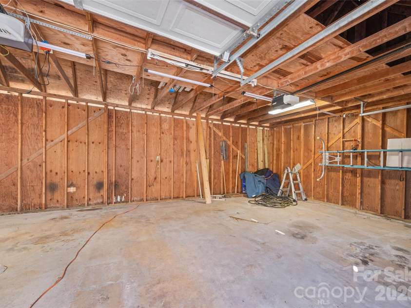 1350 Davis Mountain Road, Hendersonville, NC 28739.  MLS# CAR4322768, YatesRealty ID 30489. 