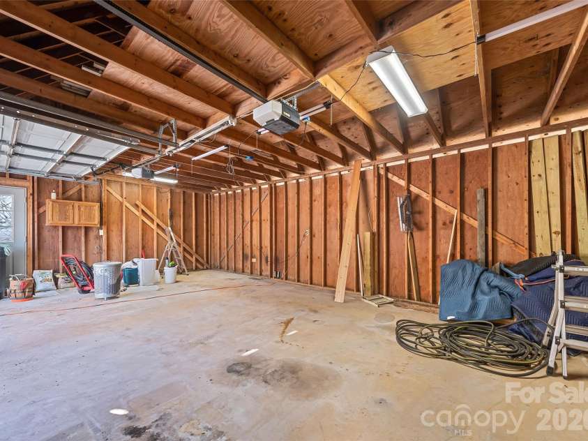 1350 Davis Mountain Road, Hendersonville, NC 28739.  MLS# CAR4322768, YatesRealty ID 30489. 