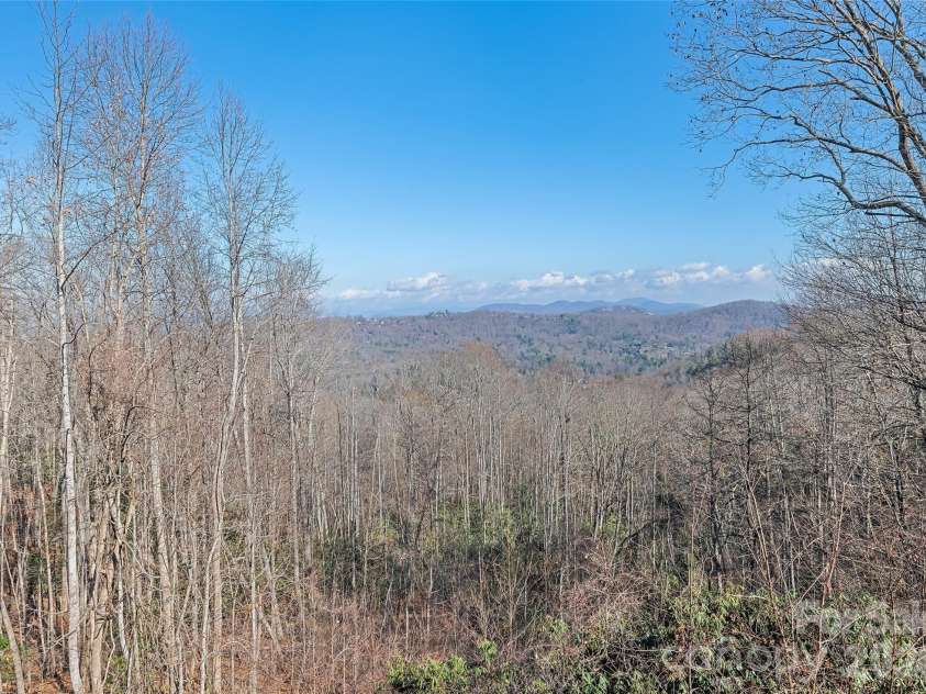1350 Davis Mountain Road, Hendersonville, NC 28739.  MLS# CAR4322768, YatesRealty ID 30489. 