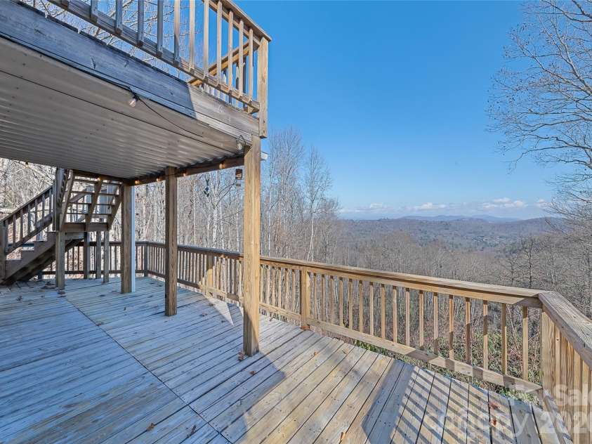 1350 Davis Mountain Road, Hendersonville, NC 28739.  MLS# CAR4322768, YatesRealty ID 30489. 