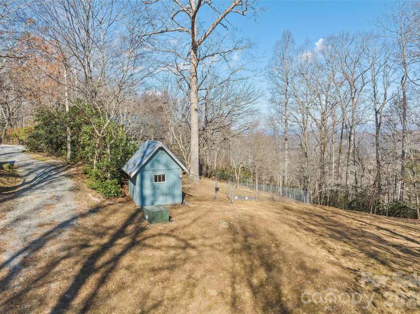 1350 Davis Mountain Road, Hendersonville, NC 28739.  MLS# CAR4322768, YatesRealty ID 30489. 