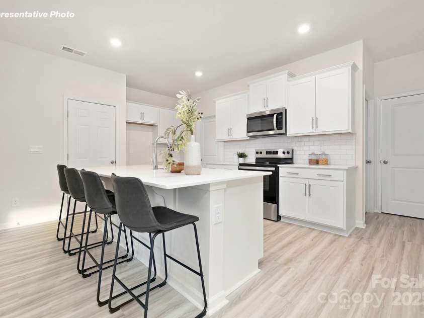 2058 10th Street, Hickory, NC 28602.  MLS# CAR4322761, YatesRealty ID 3049. 