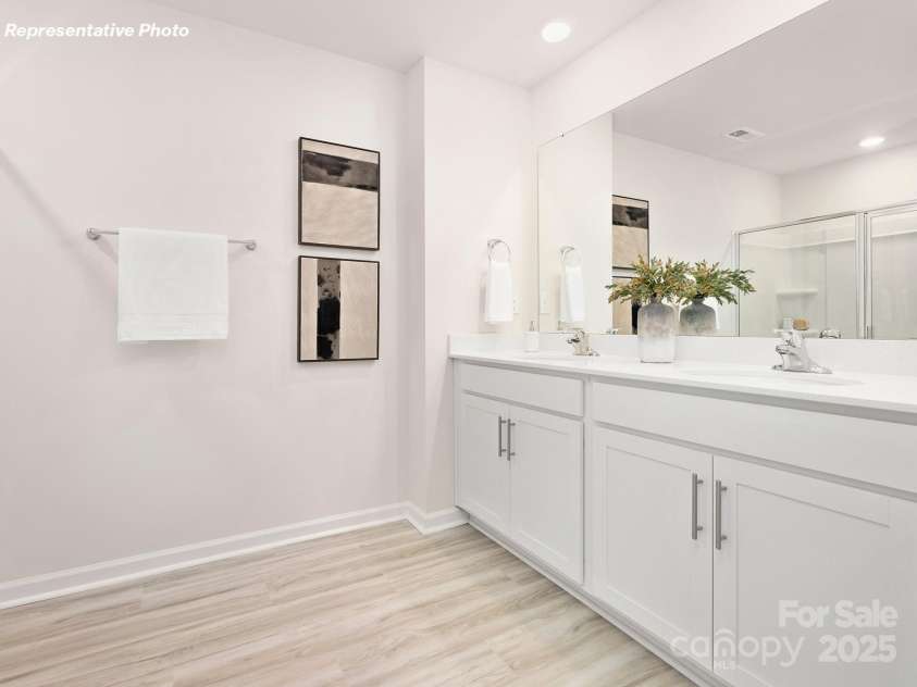 2058 10th Street, Hickory, NC 28602.  MLS# CAR4322761, YatesRealty ID 3049. 