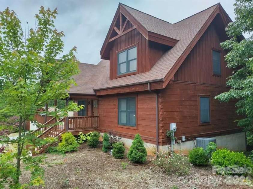 453 Grandview Peaks Drive, Nebo, NC 28761.  MLS# CAR4368502, YatesRealty ID 30490. Front Right Side